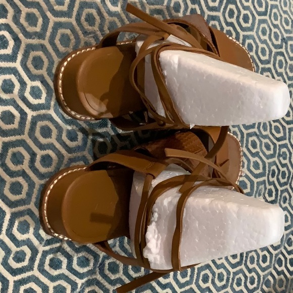 Vince Anke Wrap Cognac Leather front/back tie 3/4” wedge shoe very little wear - Picture 3 of 6